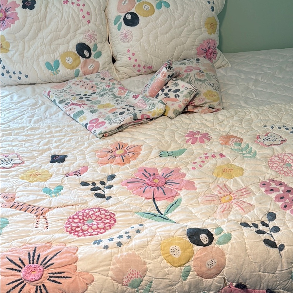 Pottery Barn Kids Floral Quilt Set in Pink and Cream- Sasha Bedding
